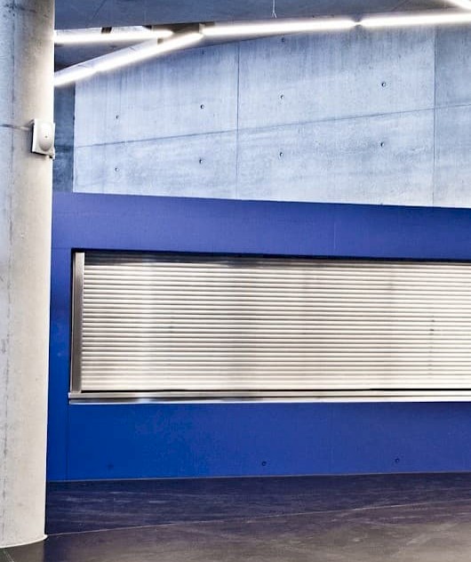 Blaue Wand Sicherheitsrollladen edelstahl